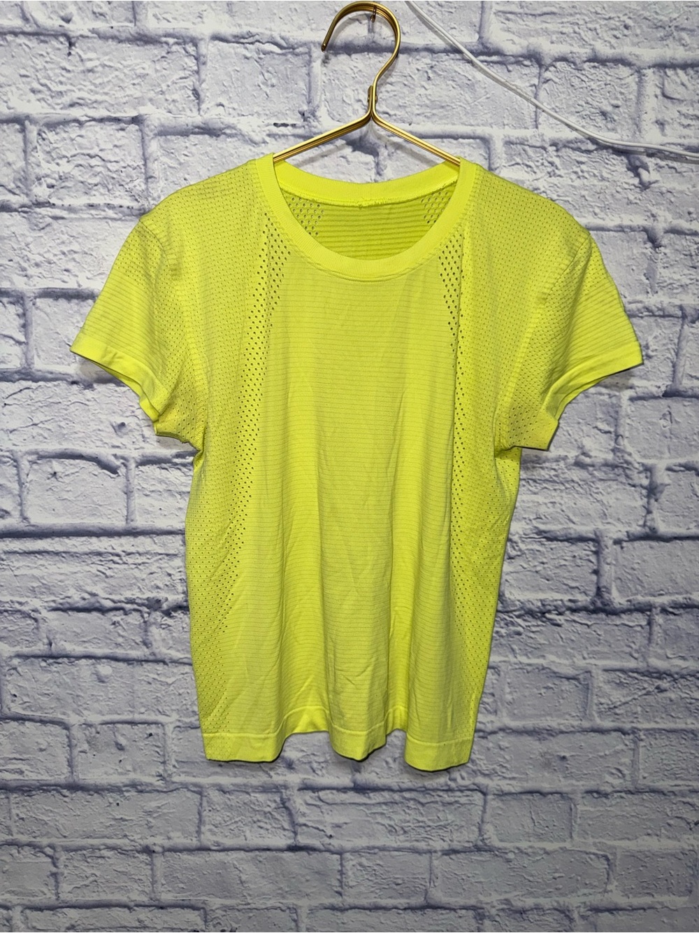 Lululemon swiftly tech neon yellow top size 6